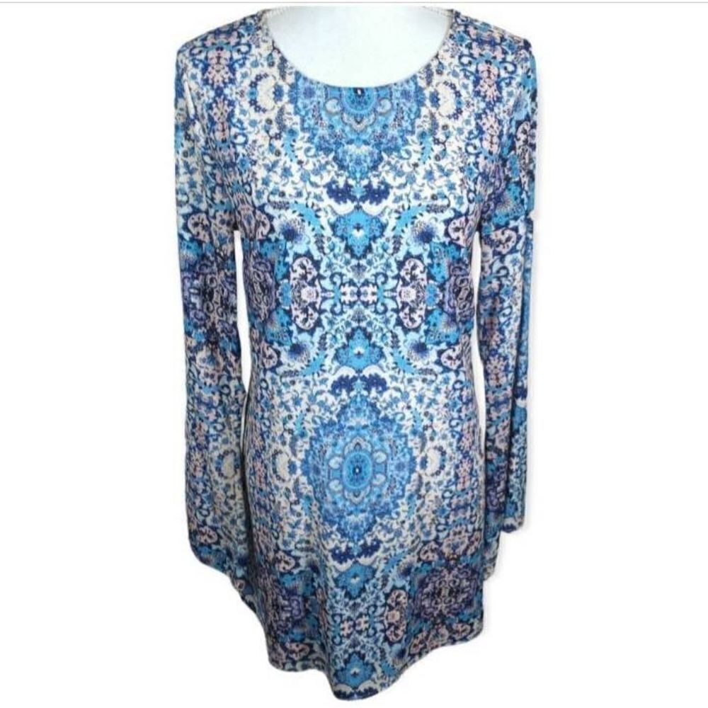 RUSH BLUE & WHITE DRESS W/OPEN BACK SZ.M EUC.